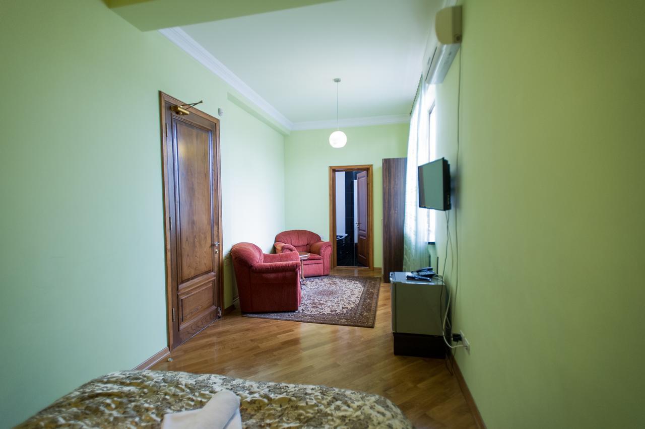 Hotel Amber Batumi Exterior photo